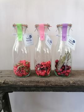Afbeeldingen van Karaf fles tafel water Kers, cranberry & rozemarijn