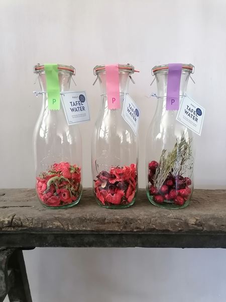 Afbeelding van Karaf fles tafel water Kers, cranberry & rozemarijn