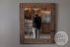 Afbeelding van Spiegel rustiek oud hout 90 x 80 cm