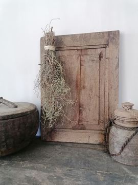 Afbeeldingen van Sober oud houten luikje nr. 1