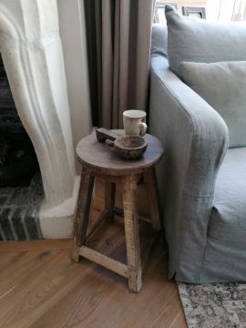 Picture of Stoer & Stijlvol oud houten kruk 52 cm