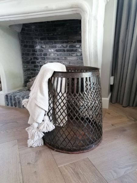 Picture of Stoere metalen mand groot