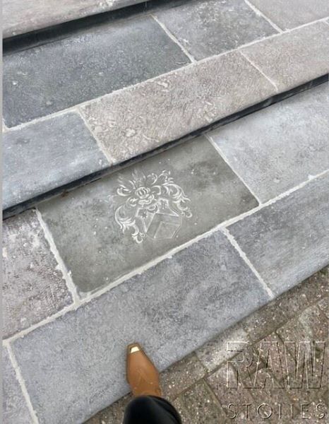 Raw Stones - Abbey Exterior- Stoer & Stijlvol